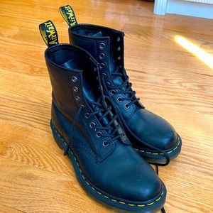 brand new size 7 womens doc martens